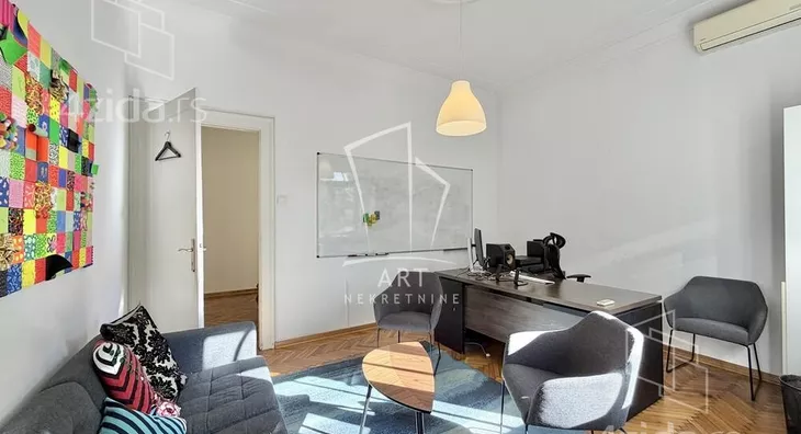 Šestosoban stan | 4zida