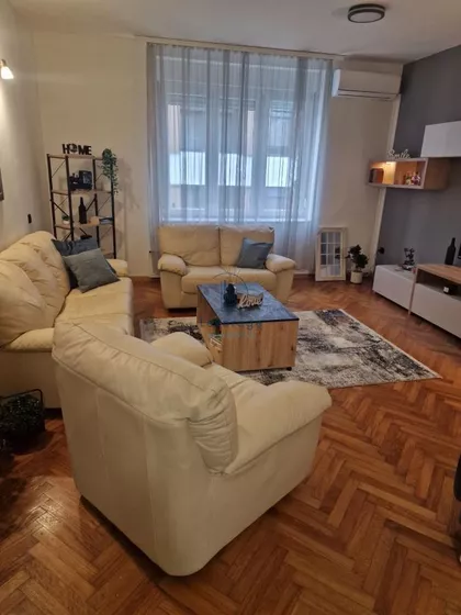 Vukov Spomenik | 4zida.rs