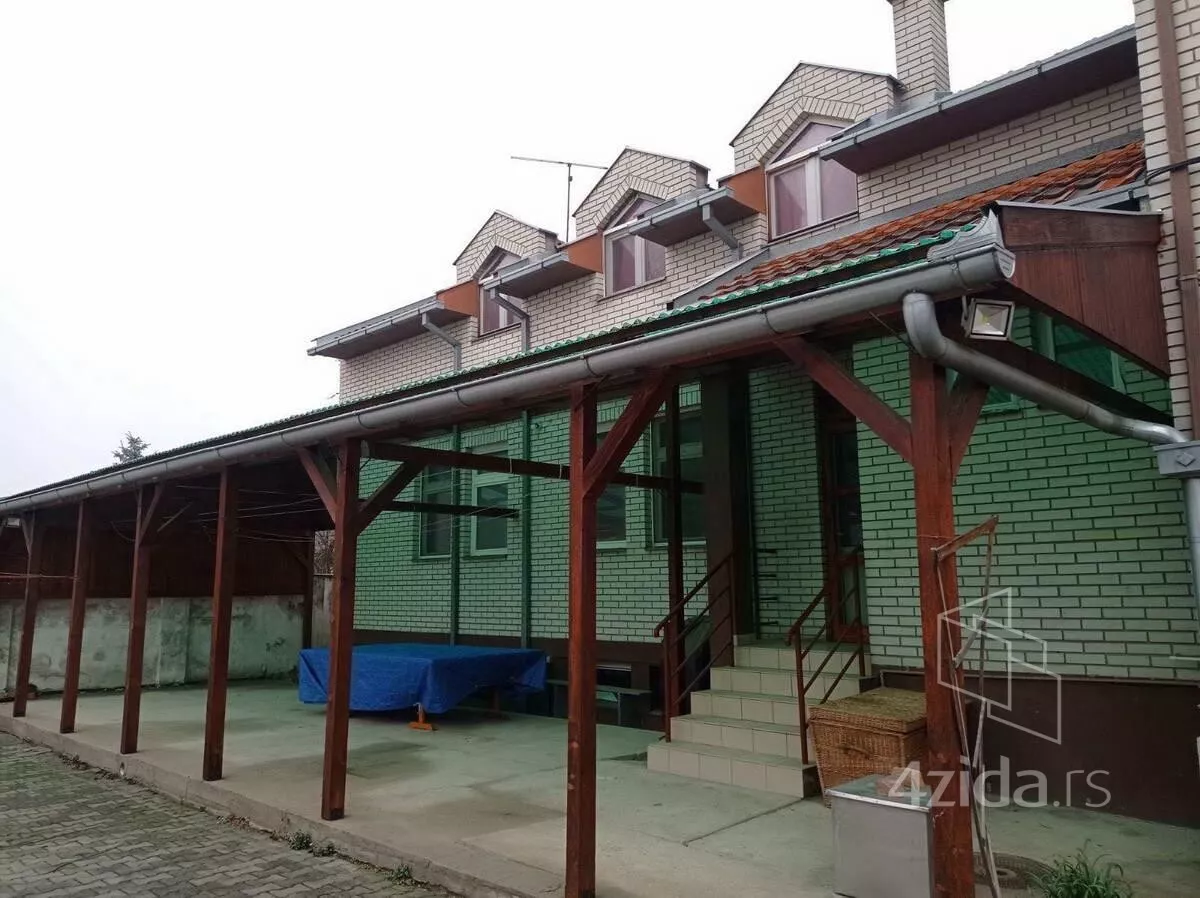 Poslovna zgrada | 4zida