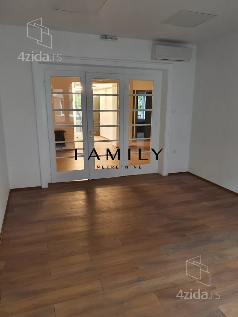 Četvoroiposoban stan | 4zida