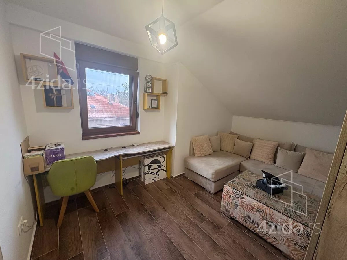 Petosoban stan | 4zida