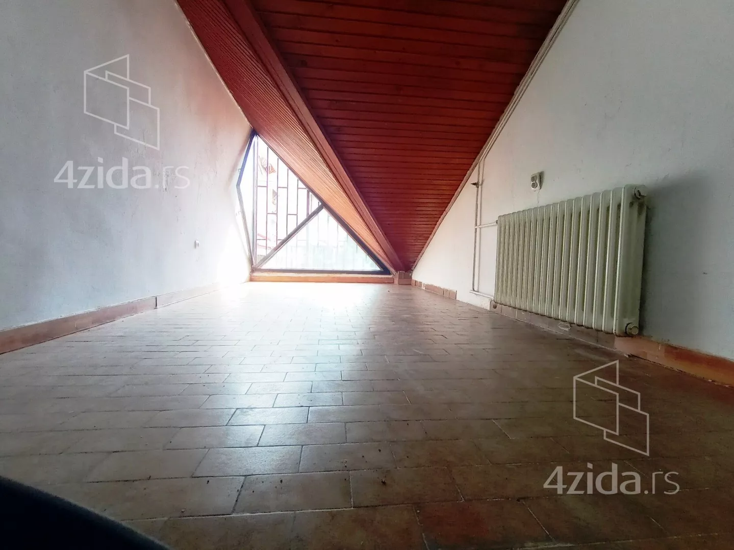 Lokal | 4zida