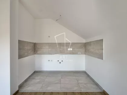 Mali Mokri Lug | 4zida.rs