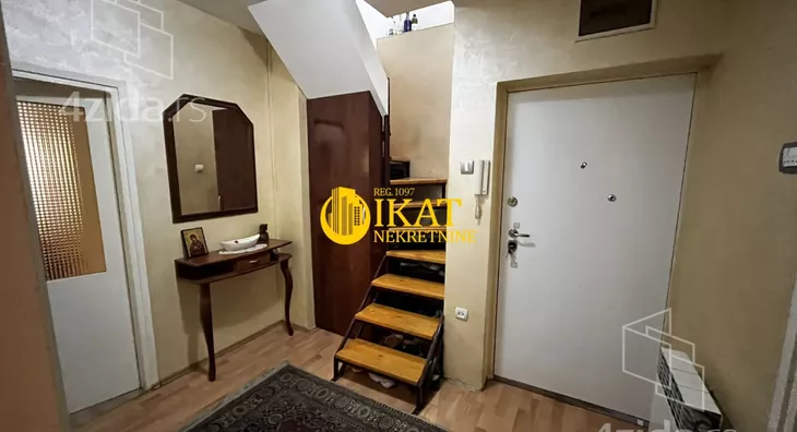 Šestosoban stan | 4zida