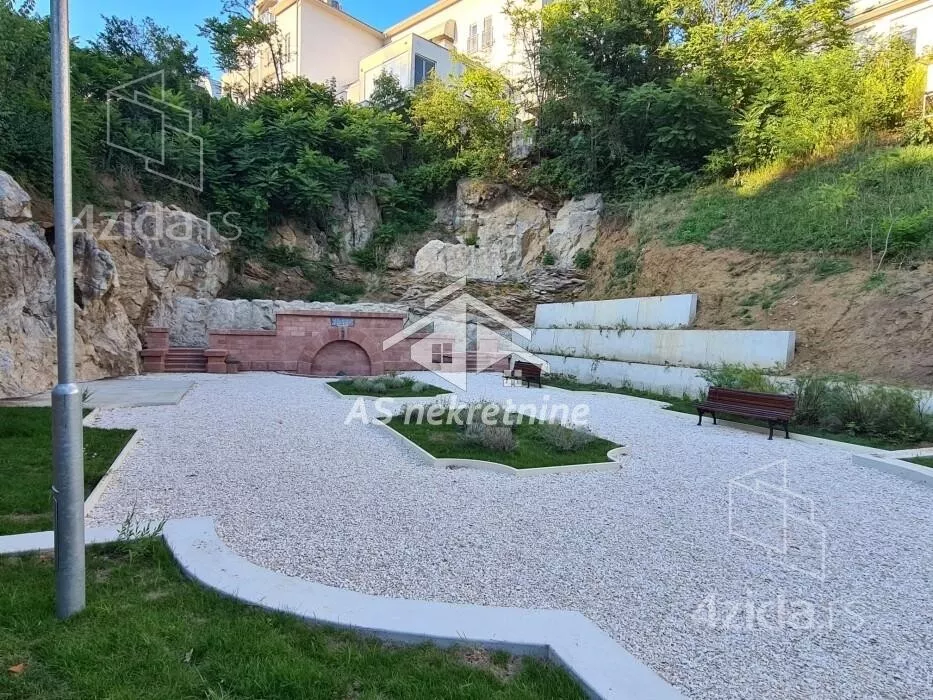 Šestosoban stan | 4zida