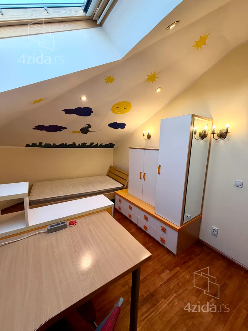 Petoiposoban stan | 4zida