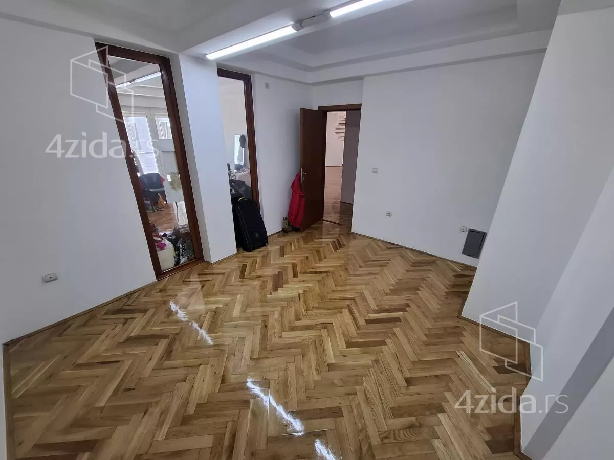 Šestosoban stan | 4zida