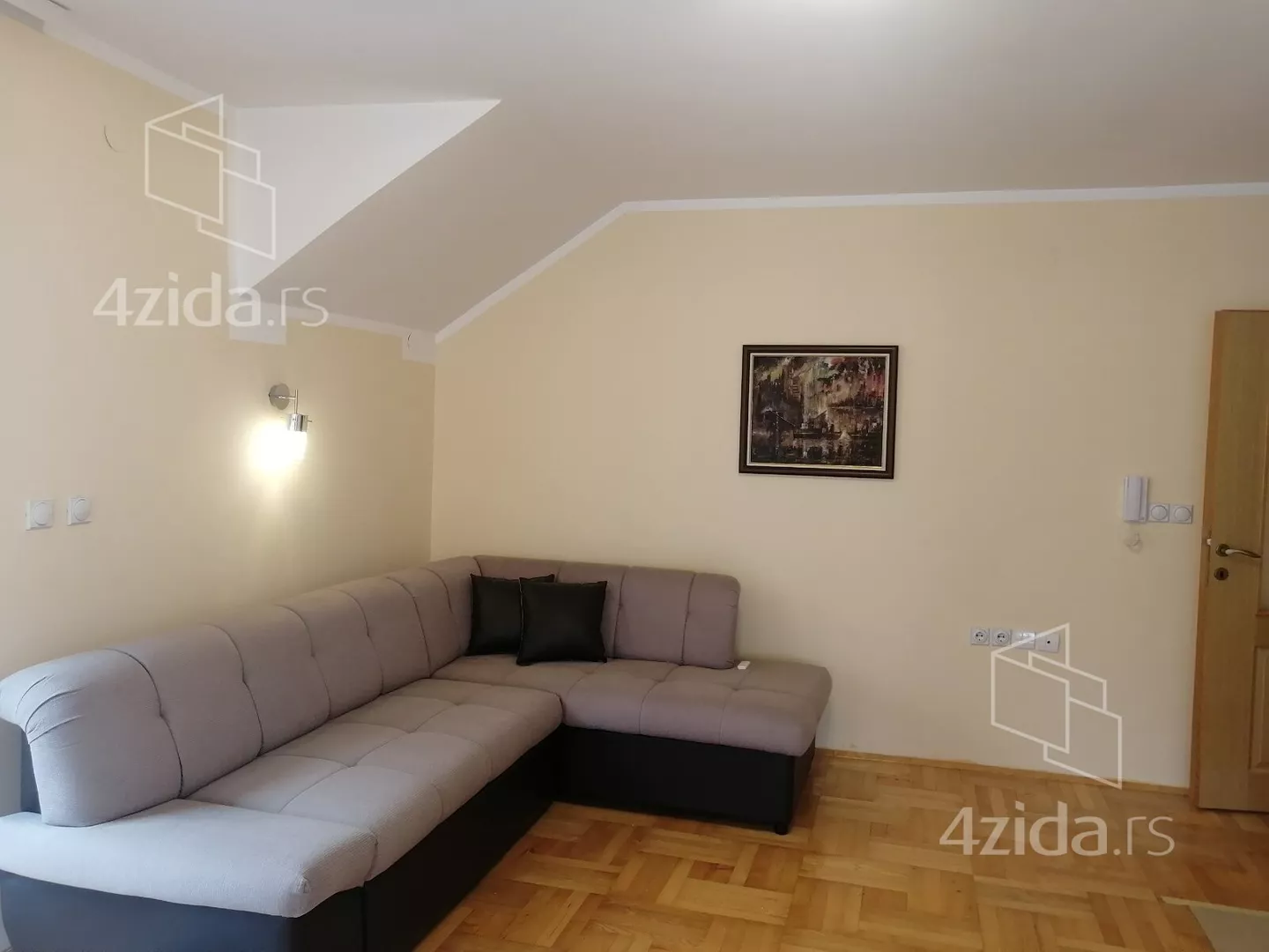 Troiposoban stan | 4zida