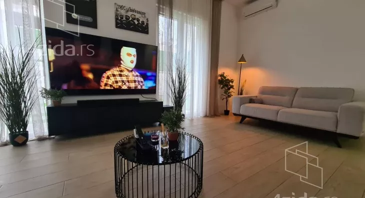 Šestosoban stan | 4zida