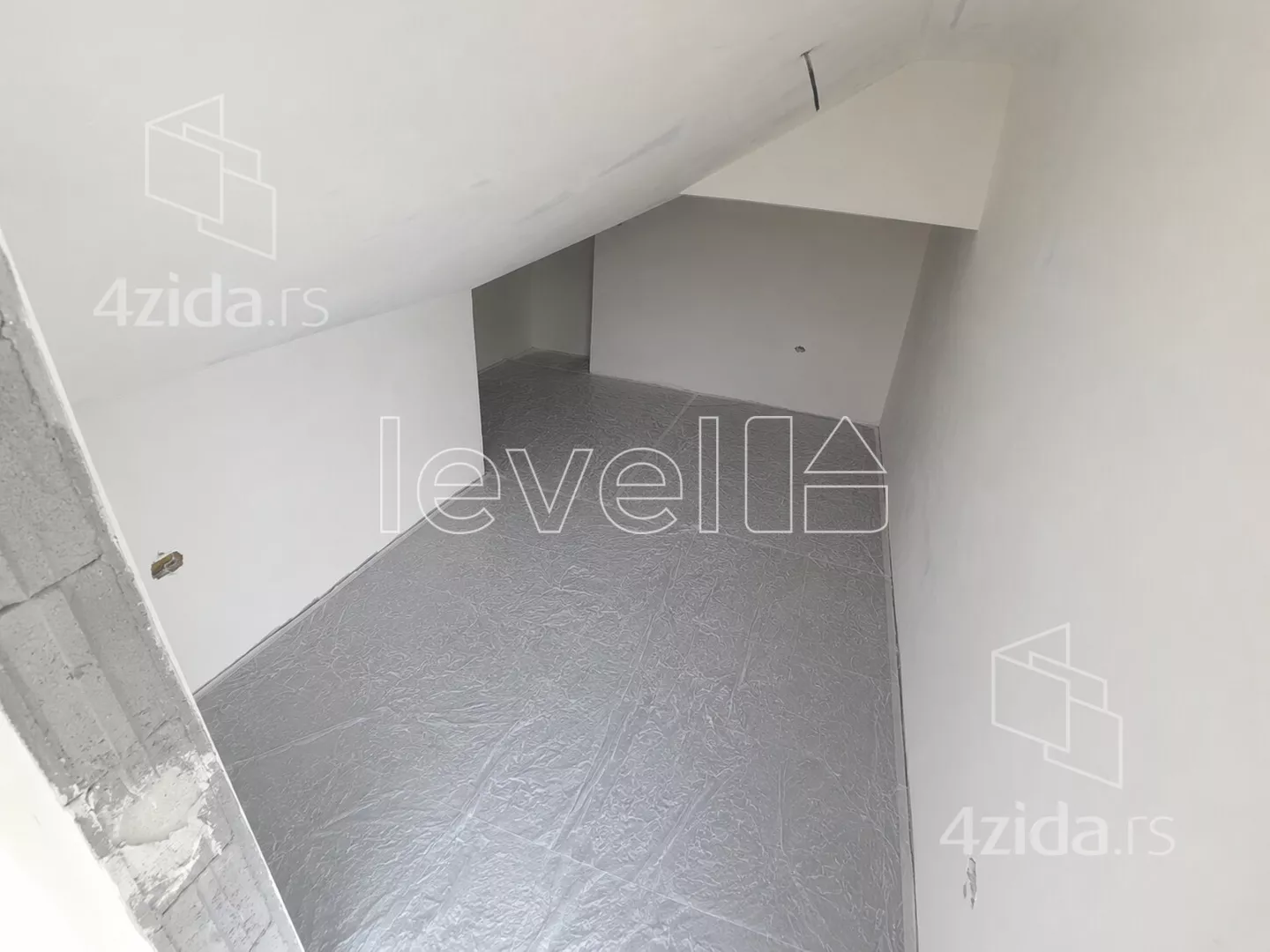 Šestosoban stan | 4zida