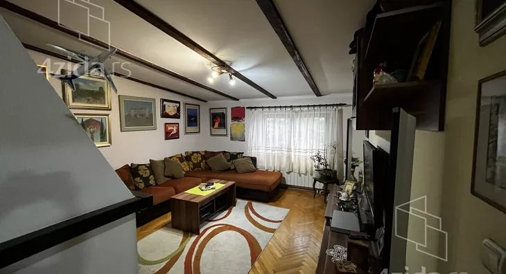 Šestosoban stan | 4zida