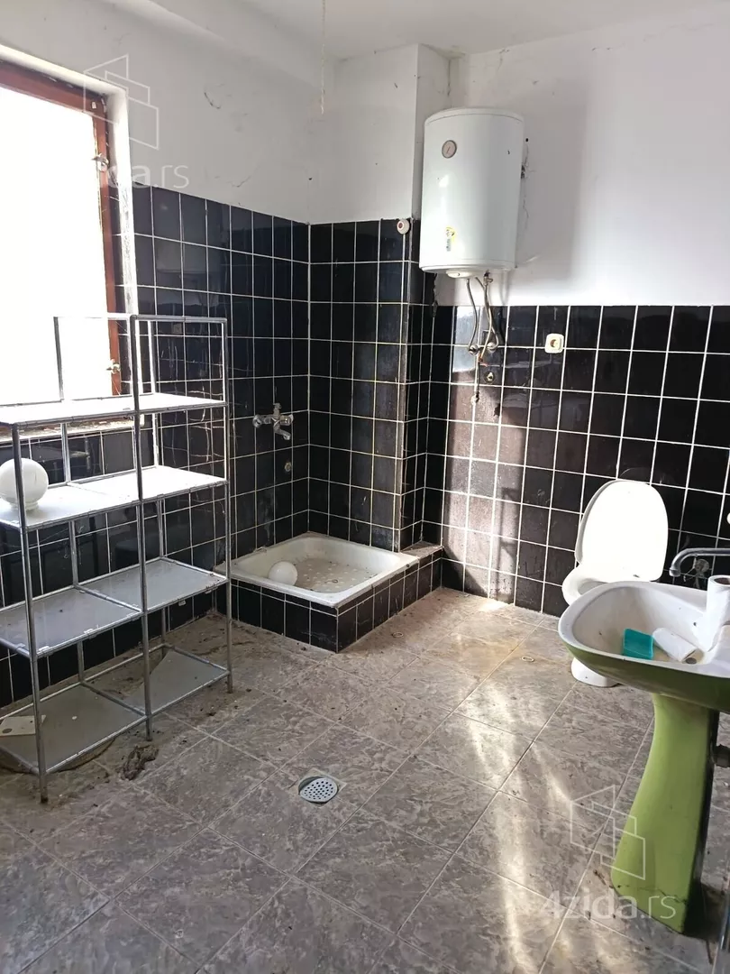 Poslovna zgrada | 4zida