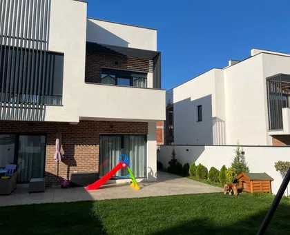 Milana Vukosa | 4zida.rs