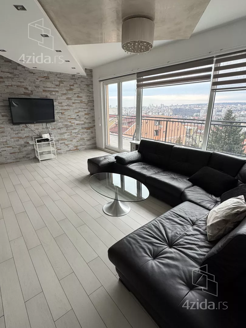 Četvoroiposoban stan | 4zida