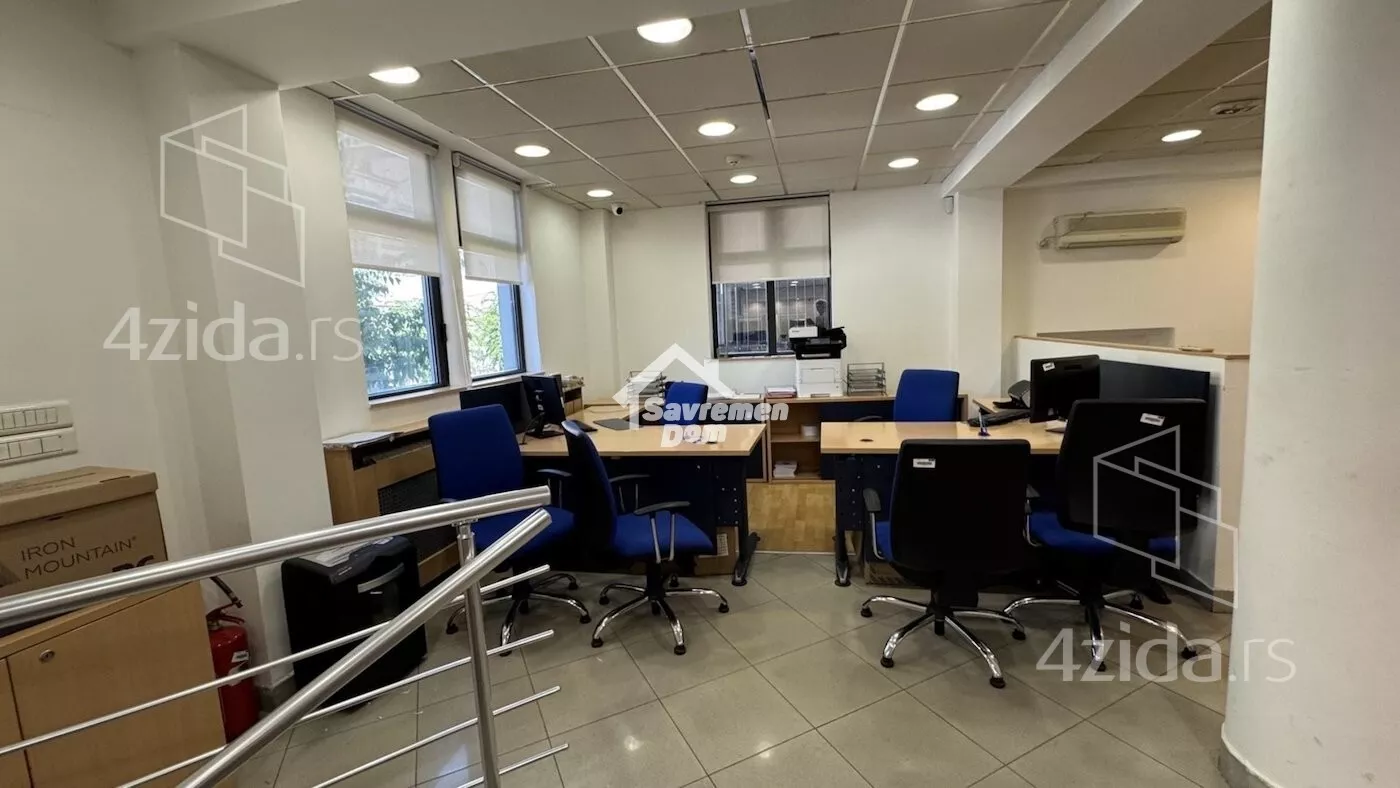 Poslovna zgrada | 4zida