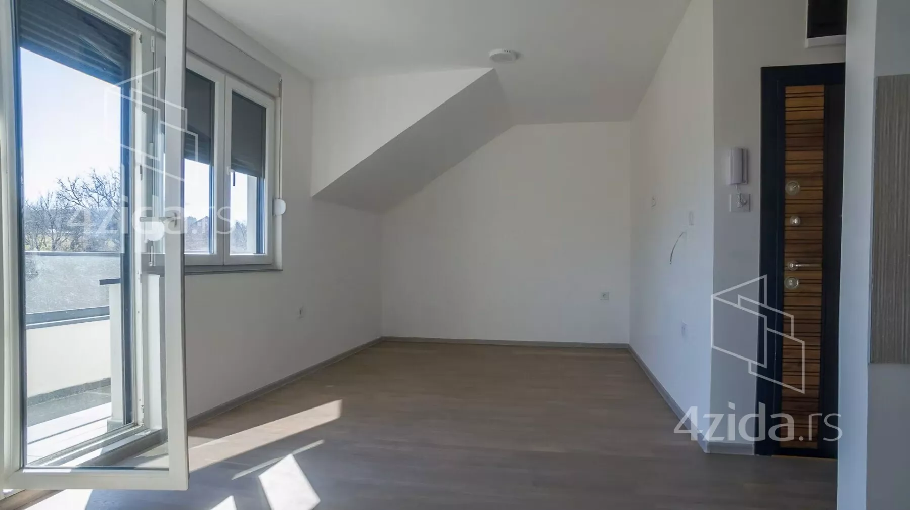 Troiposoban stan | 4zida