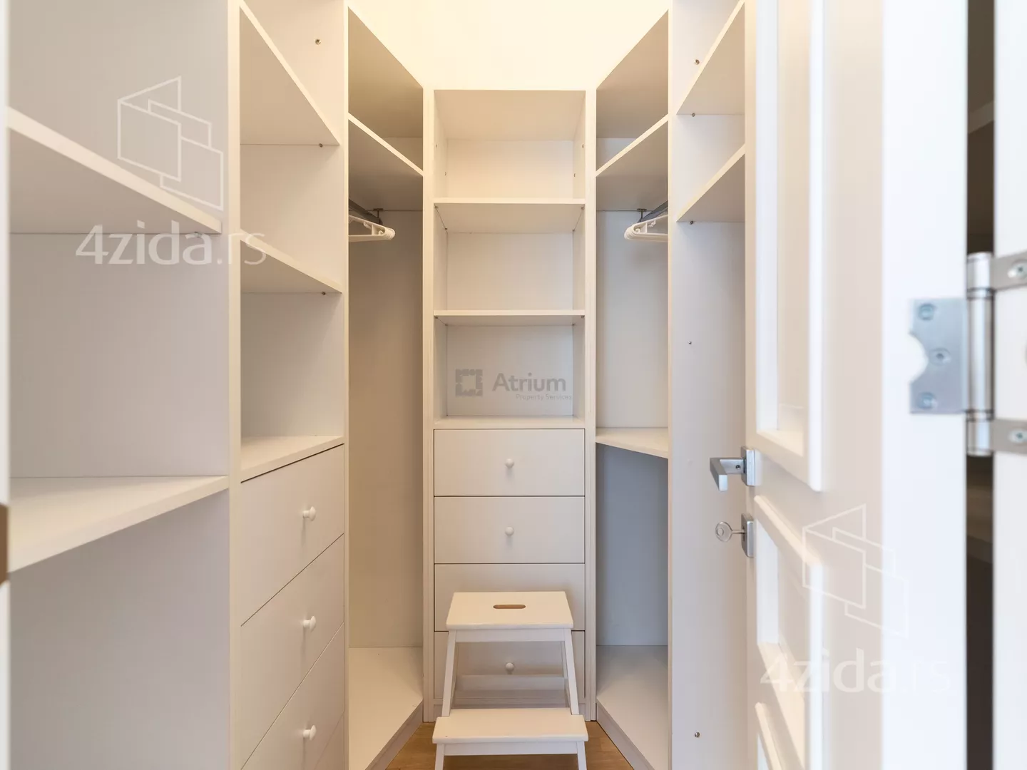 Šestosoban stan | 4zida