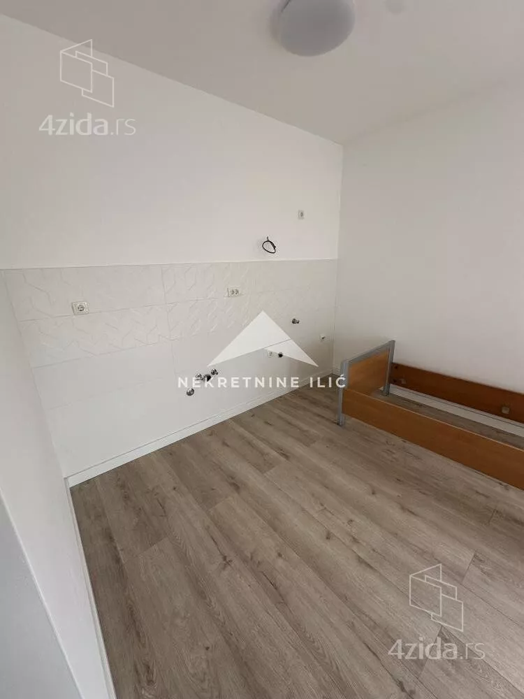 Poslovna zgrada | 4zida