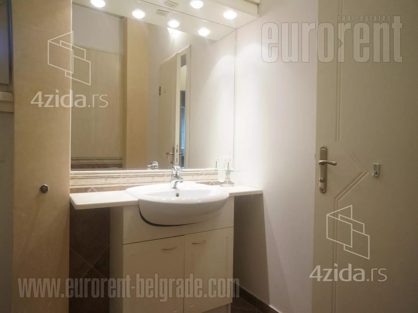 Četvoroiposoban stan | 4zida