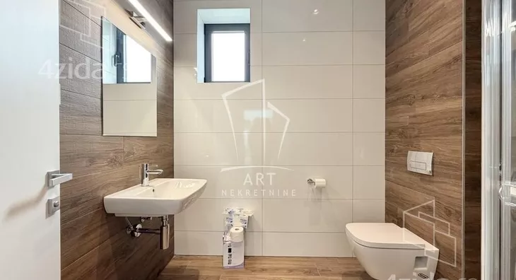 Poslovna zgrada | 4zida