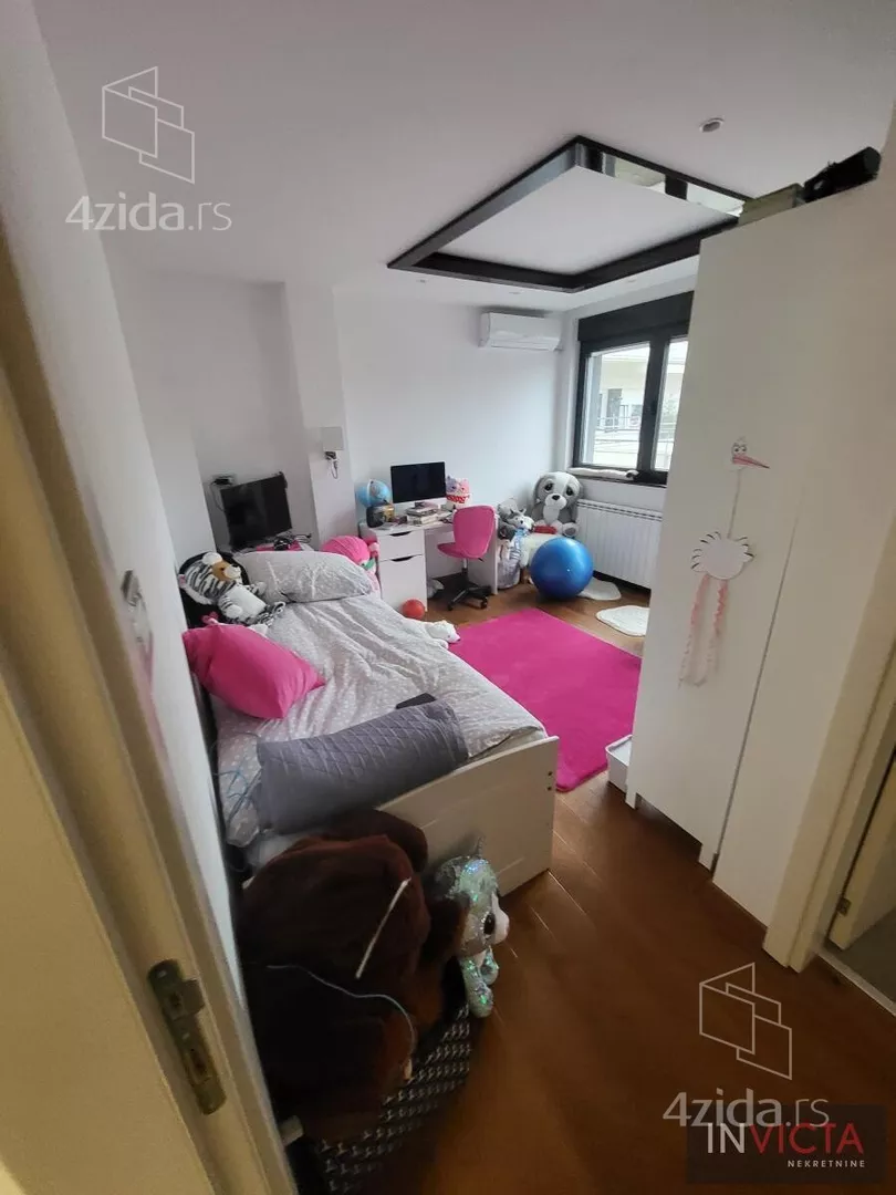 Šestosoban stan | 4zida