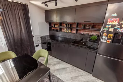 Ivana Milutinovića | 4zida.rs