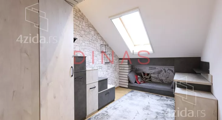 Petosoban stan | 4zida