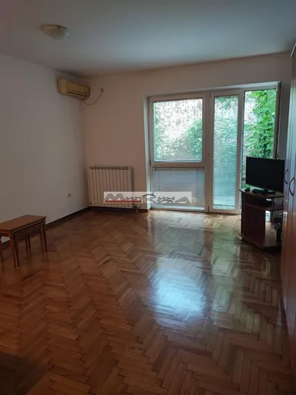 Crveni Krst Vračar | 4zida.rs