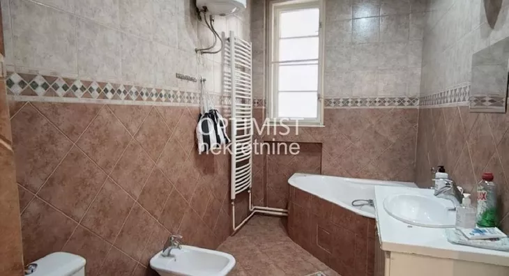 Šestosoban stan | 4zida