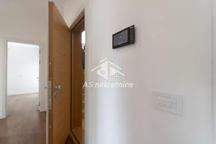 Autokomanda | 4zida.rs