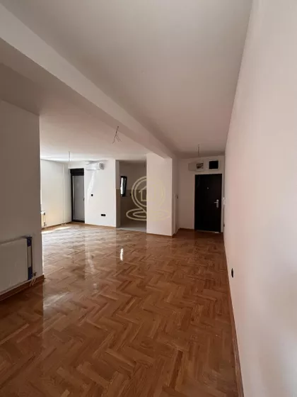 Ekonomski/Pravni Fakultet | 4zida.rs