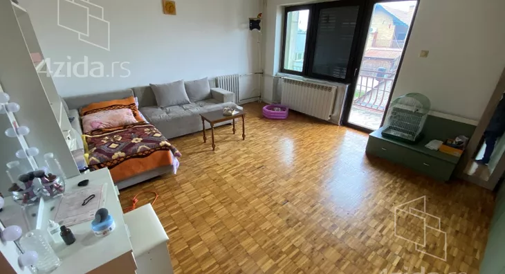 Šestosoban stan | 4zida