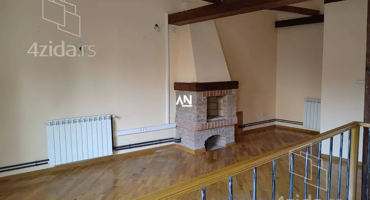 Šestoiposoban stan | 4zida