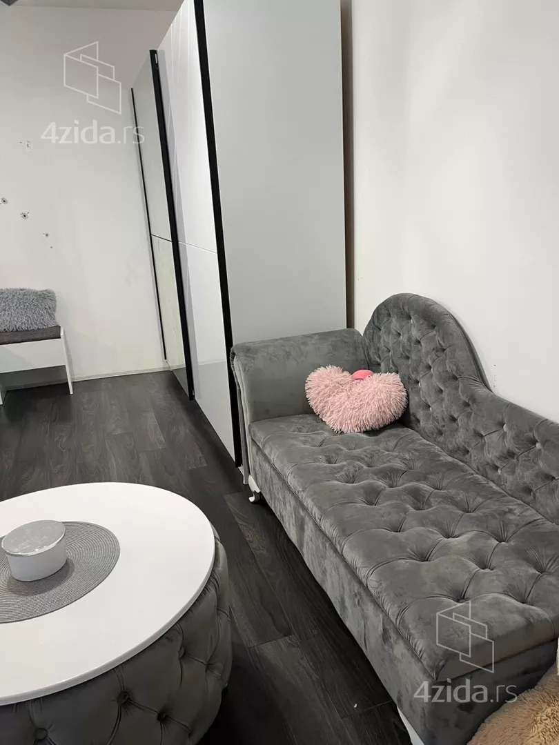 Četvoroiposoban stan | 4zida