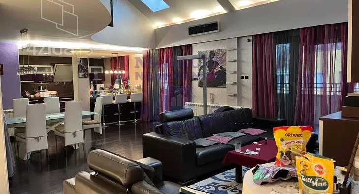 Sedmosoban stan | 4zida