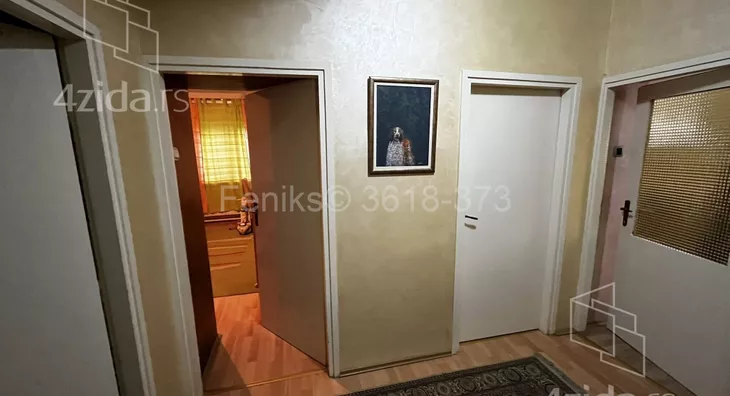 Šestosoban stan | 4zida