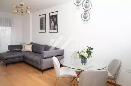 Pavla Papa | 4zida.rs