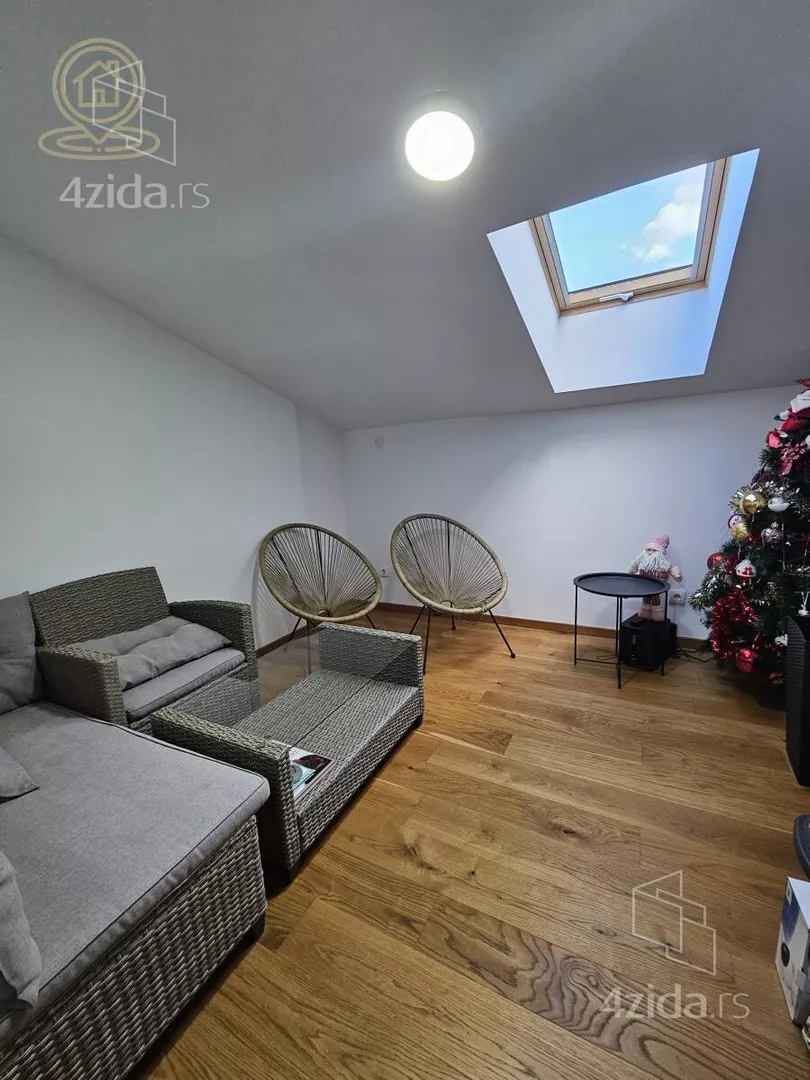 Šestosoban stan | 4zida