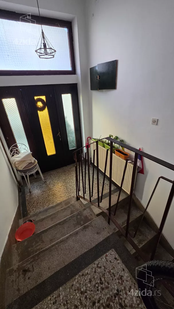 Sedmosoban stan | 4zida