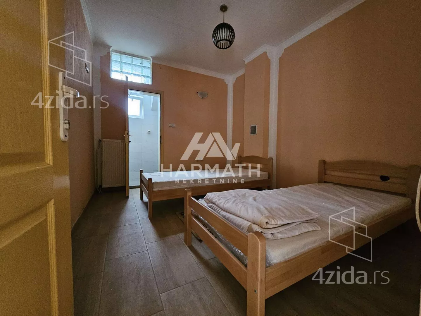 Poslovna zgrada | 4zida