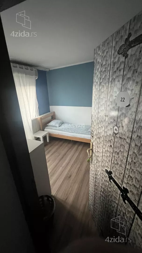 Šestoiposoban stan | 4zida