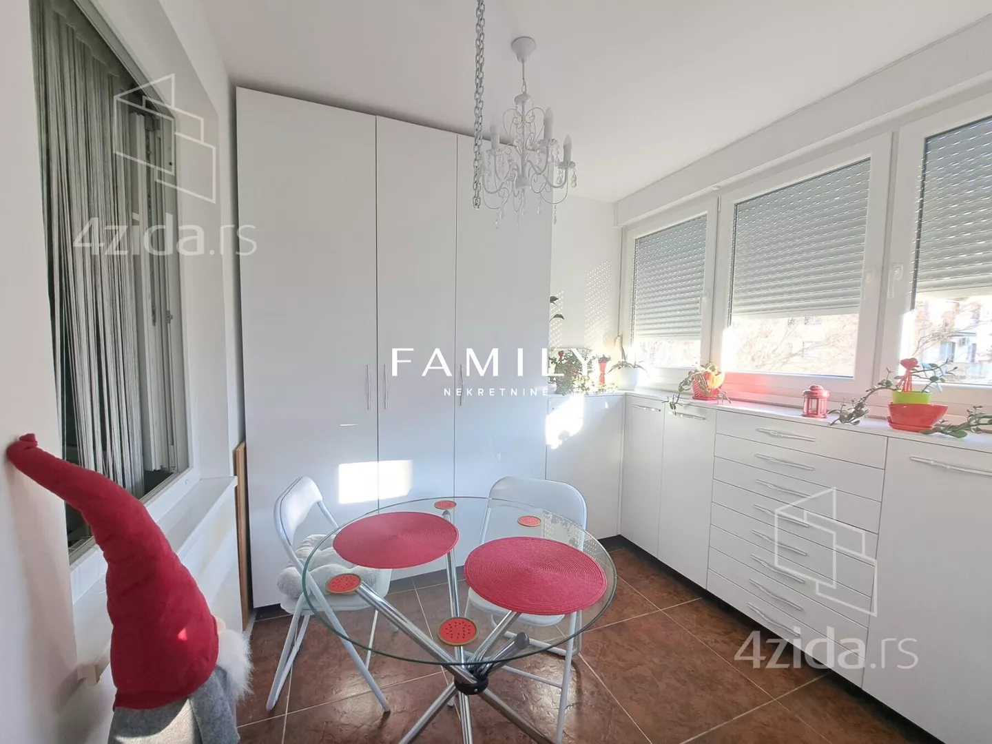 Jednoiposoban stan | 4zida