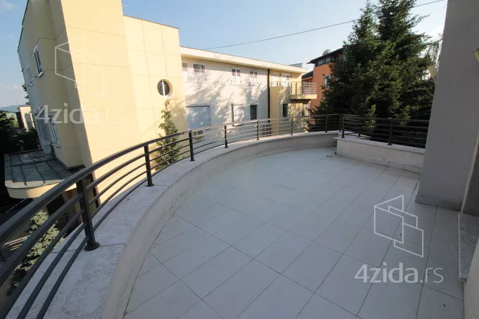 4-etažna kuća | 4zida