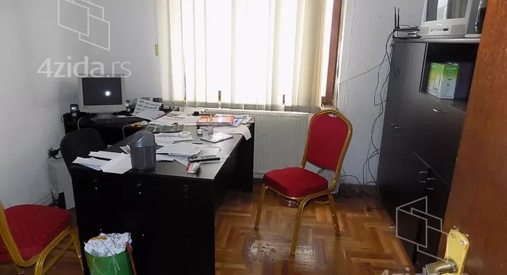 Poslovna zgrada | 4zida