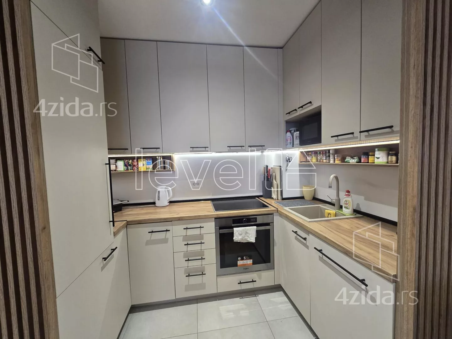 Troiposoban stan | 4zida