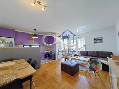 Lasla Gala | 4zida.rs