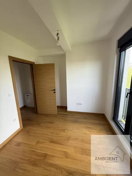 Surčin (mesto) | 4zida.rs