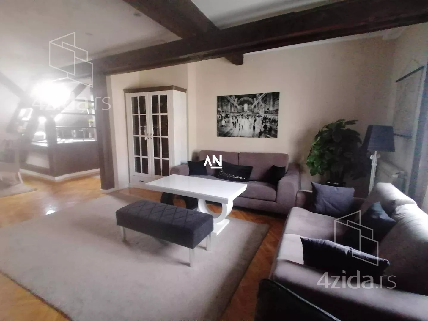 Petosoban stan | 4zida