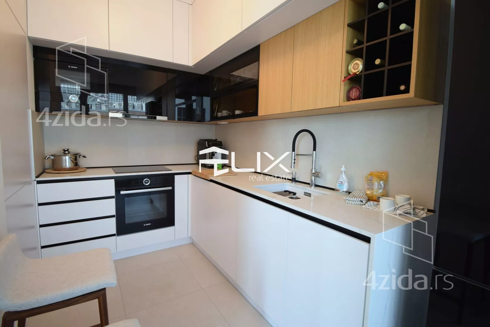 Šestosoban stan | 4zida