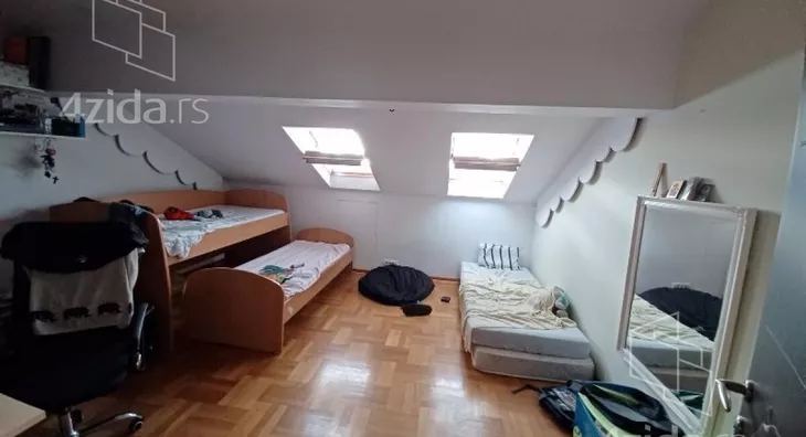 Četvoroiposoban stan | 4zida